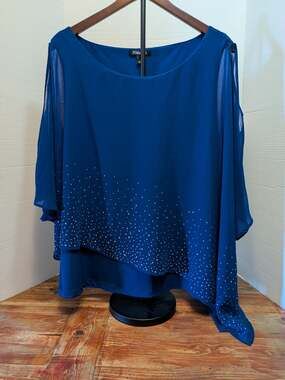 Roz & Ali Blue blouse with shimmer on it